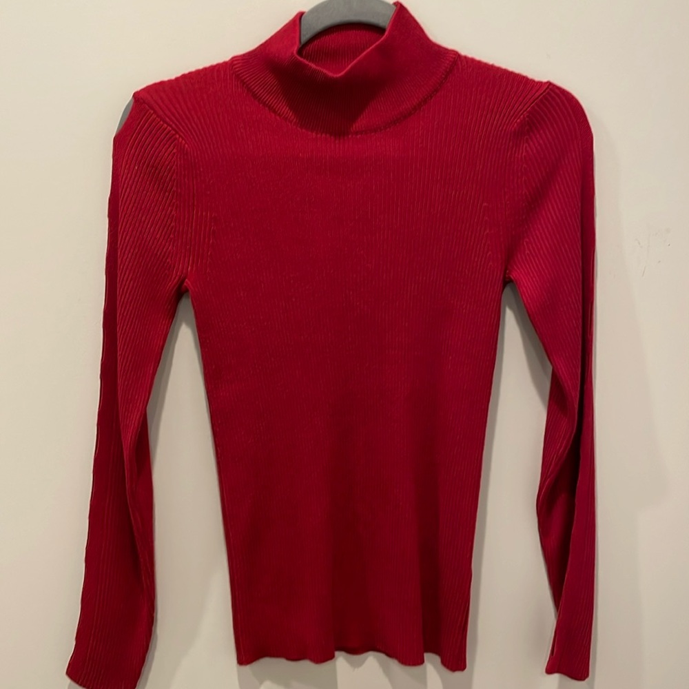 T. TAHARI Fitted Sweater Burgundy
